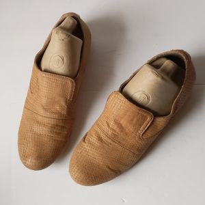 Otat tan faux snakeskin pull-on shoes-sz 9 1/2M